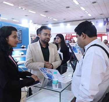 attendees speaking to an exhibitor 
